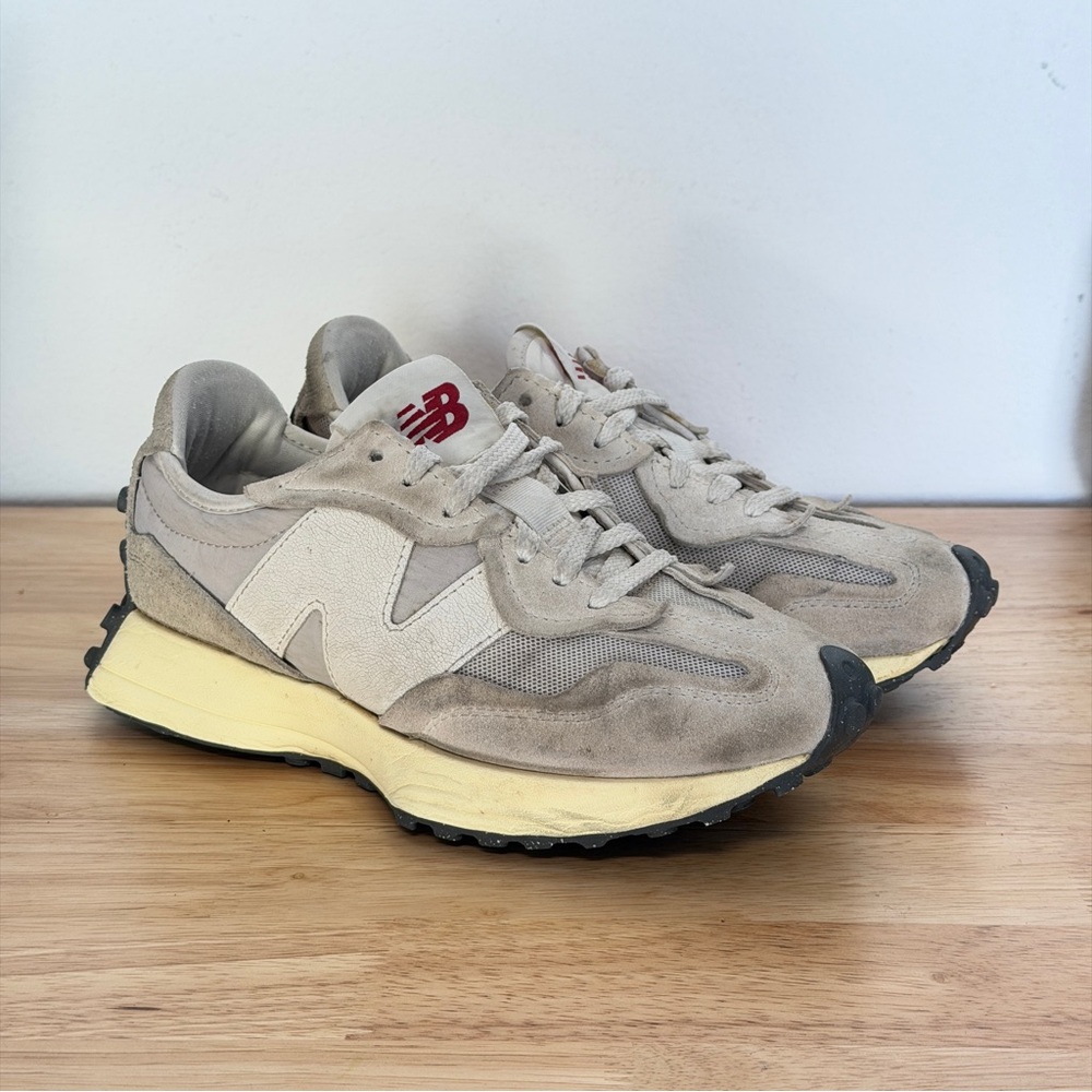 New Balance Women’s 327 White Grey Suede Sneakers Women’s 7.5 (Men’s 6.0)